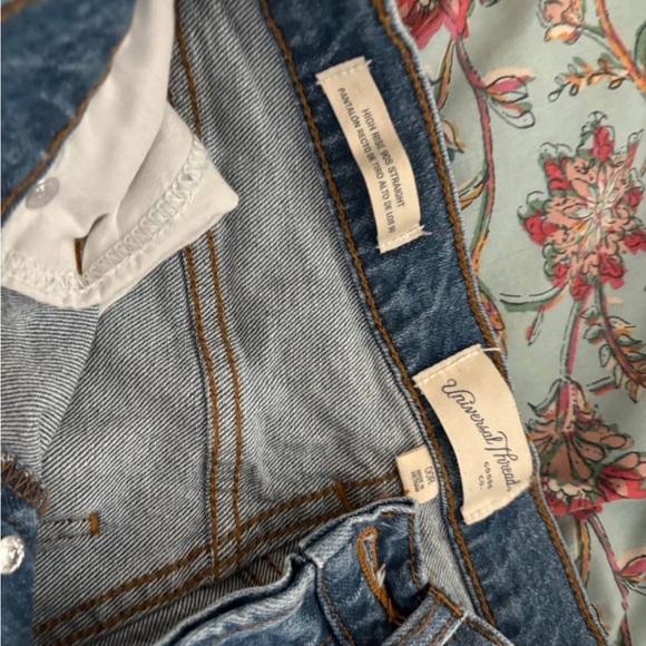 Universal Thread High Rise Blue Jeans 00 - Picture 2 of 2